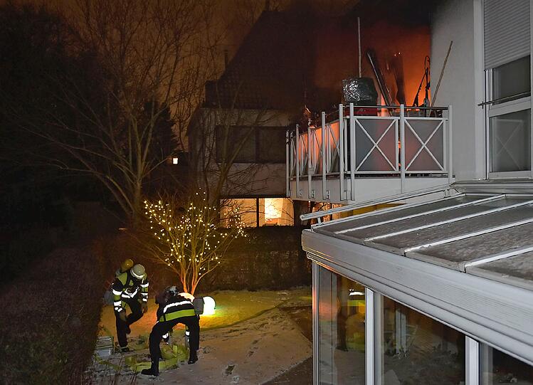 Flammen wüten in der Wohnung in der Vahrnerstraße in Harlaching.