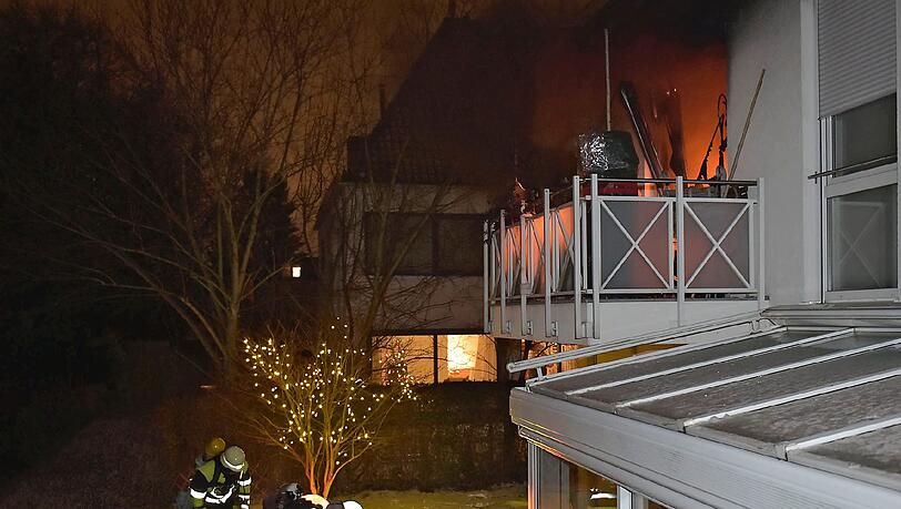 Flammen wüten in der Wohnung in der Vahrnerstraße in Harlaching. Flammen wüten in der Wohnung in der Vahrnerstraße in Harlaching.