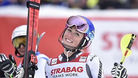 US-Skistar Mikaela Shiffrin jubelt über Saisonsieg Nummer 15.
