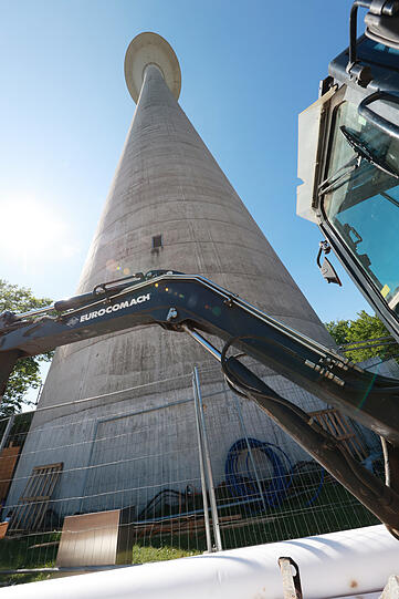 Es geht schon los: Am Fuß des Fernsehturms wird schon gearbeitet.
