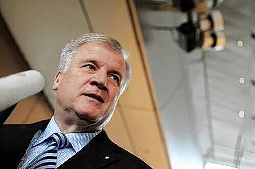 40 Minuten zu früh: Seehofer konnte das CSU-Treffen gestern kaum erwarten.