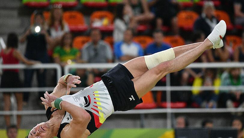 Trotz eines Kreuzbandrisses hat Andreas Toba weitergeturnt. Die Bilder aus Rio. Trotz eines Kreuzbandrisses hat Andreas Toba weitergeturnt. Die Bilder aus Rio.