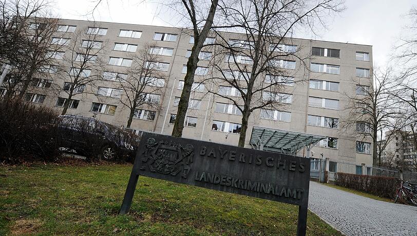 Die Ermittlungen im LKA München sollen in Zusammenhang mit einem Würzburger V-Mann-Prozess stehen. Die Ermittlungen im LKA München sollen in Zusammenhang mit einem Würzburger V-Mann-Prozess stehen.