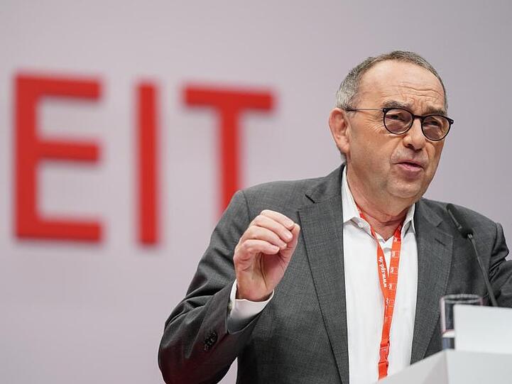Bei den Themen Klimaschutz, Vermögensteuer, schwarze Null und E-Mobilität sehe er durchaus Möglichkeiten, dem Koalitionspartner neue Zugeständnisse abzuringen, sagt Norbert Walter-Borjans.