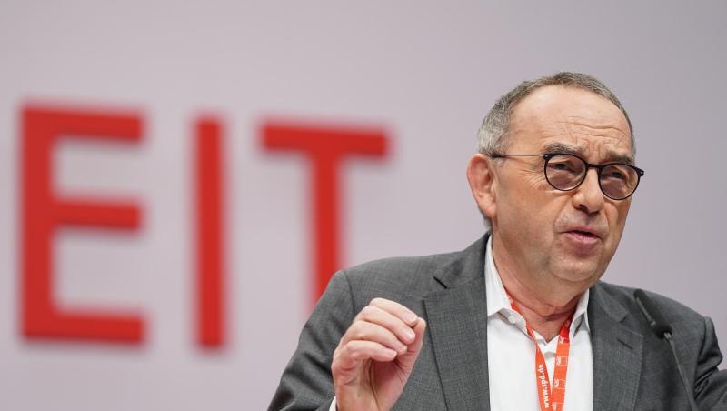 Bei den Themen Klimaschutz, Vermögensteuer, schwarze Null und E-Mobilität sehe er durchaus Möglichkeiten, dem Koalitionspartner neue Zugeständnisse abzuringen, sagt Norbert Walter-Borjans. Bei den Themen Klimaschutz, Vermögensteuer, schwarze Null und E-Mobilität sehe er durchaus Möglichkeiten, dem Koalitionspartner neue Zugeständnisse abzuringen, sagt Norbert Walter-Borjans.