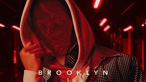 Großer Hit, großes Geheimnis: Der Song "Brooklyn" von Glockenbach elektrisiert die Fans. Doch wer steckt dahinter? Musiker, die sich nur mit Masken und Hoodies zeigen.