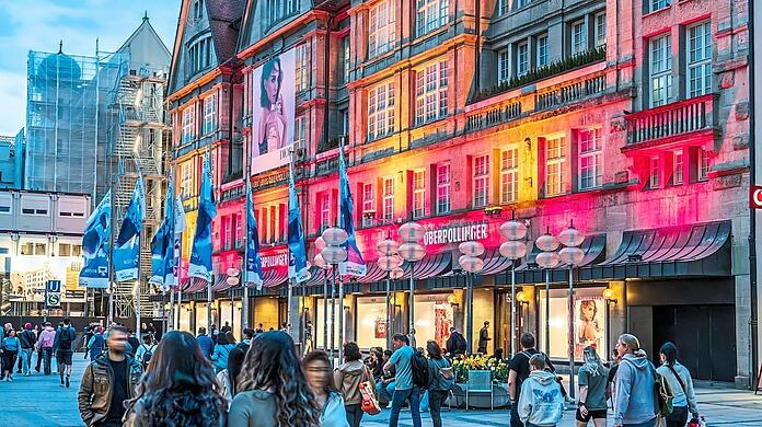 Das Kaufhaus Oberpollinger in der Fußgängerzone ist zum Ziel einer Aktion gewaltbereiter Tierschützer geworden.  Imago