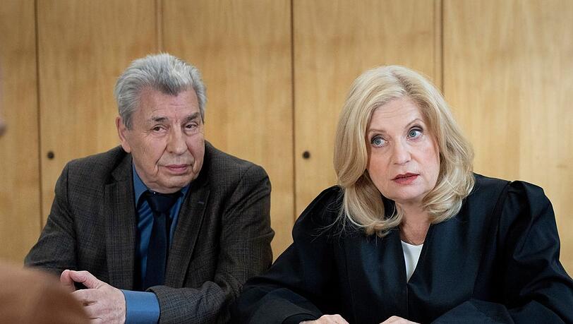 "Die Kanzlei: Ein tiefer Fall": Anwältin Isa von Brede (Sabine Postel, r.) vertritt den 82-jährigen Henning Laban (Karlheinz Lemken).