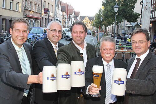 Markus Braun, Landtags-Vize Jörg Rohde, Schausteller-Chef Helmut Dölle, die Tucher-Chefs Karl-Heinz Wöhrle und Fred Höfler (v. li.).