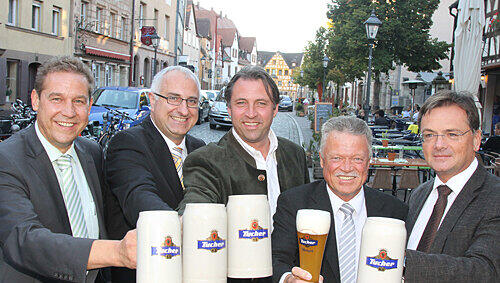 Markus Braun, Landtags-Vize Jörg Rohde, Schausteller-Chef Helmut Dölle, die Tucher-Chefs Karl-Heinz Wöhrle und Fred Höfler (v. li.). Markus Braun, Landtags-Vize Jörg Rohde, Schausteller-Chef Helmut Dölle, die Tucher-Chefs Karl-Heinz Wöhrle und Fred Höfler (v. li.).
