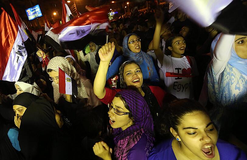 Ausnahmezustand am auf dem Tahrir-Platz in Kairo. Millionen Menschen feiern die Absetzung von Mohammed Mursi durch das ägyptische Militär.