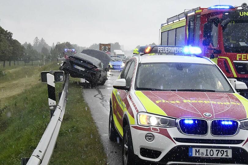 Glück im Unglück hatte am Dienstag ein BMW-Fahrer bei einem Unfall auf der Autobahn 8 nahe der Anschlussstelle Neubiberg.