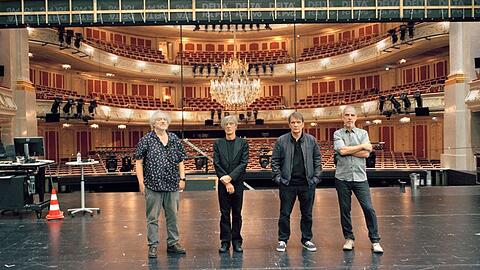 Die Element of Crime-Stammbesetzung seit 2002: David Young, Richard Pappik, Sven Regener und Jakob Ilja.