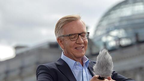 Dietmar Bartsch, Linken-Fraktionschef im Bundestag, während des ARD-Sommerinterviews. Foto: Paul Zinken