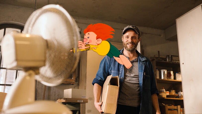 Film und Serie: Florian Brückner als Florian, Neffe von Meister Eder, in einer Szene von "Neue Geschichten vom Pumuckl". Film und Serie: Florian Brückner als Florian, Neffe von Meister Eder, in einer Szene von "Neue Geschichten vom Pumuckl".