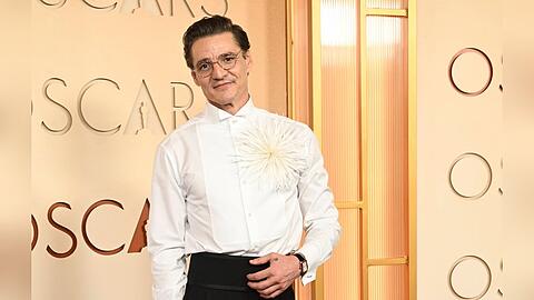 Pedro Pascal erschien frisch rasiert zur Oscarverleihung.