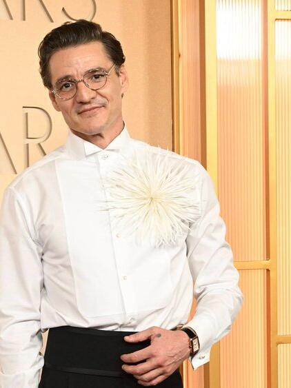 Pedro Pascal erschien frisch rasiert zur Oscarverleihung.