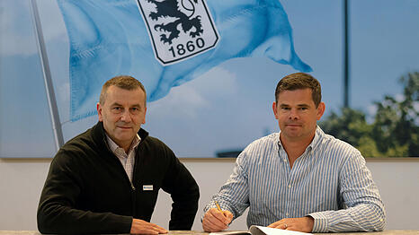 1860-Gesch&auml;ftsf&uuml;hrer mit seinem Nachfolger als NLZ-Chef, Steffen Winter.