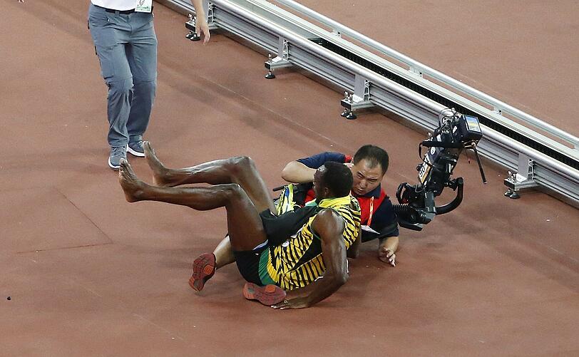 Der tiefe Fall des Usain Bolt: Ein Kameramann auf zwei Rädern brachte den Sprint-Superstar aus dem Tritt.