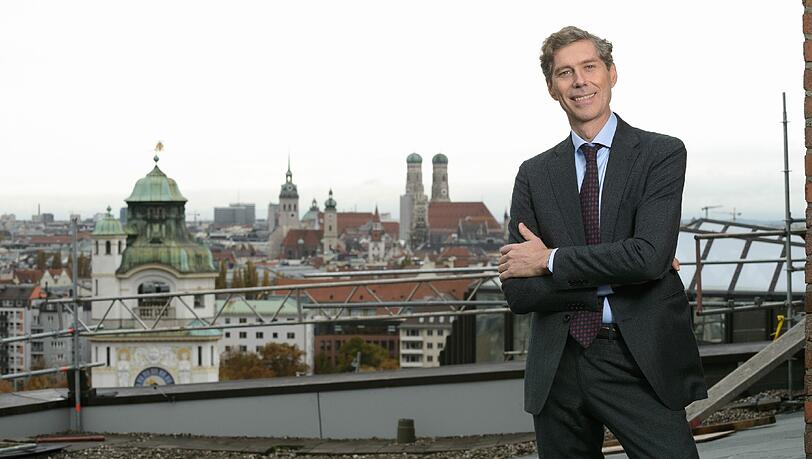 Max Wagner, der neue Geschäftsführer des Gasteig auf dem Dach der Philharmonie, wo nach dem Umbau ein Restaurant eröffnet werden soll Max Wagner, der neue Geschäftsführer des Gasteig auf dem Dach der Philharmonie, wo nach dem Umbau ein Restaurant eröffnet werden soll