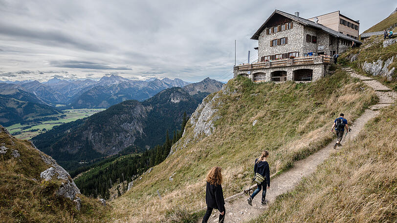 Der klassische Wanderer muss sich heute mehr denn je mit Event-Touristen und Sportlern die Berge teilen. Für den DAV ein nicht immer einfaches Unterfangen.