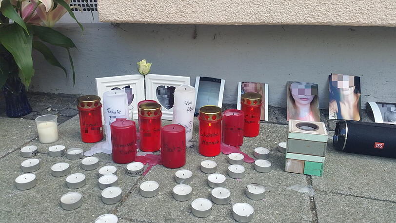 Trauer um Dominica C. - Freunde und Nachbarn haben Kerzen, Blumen und Fotos abgestellt.