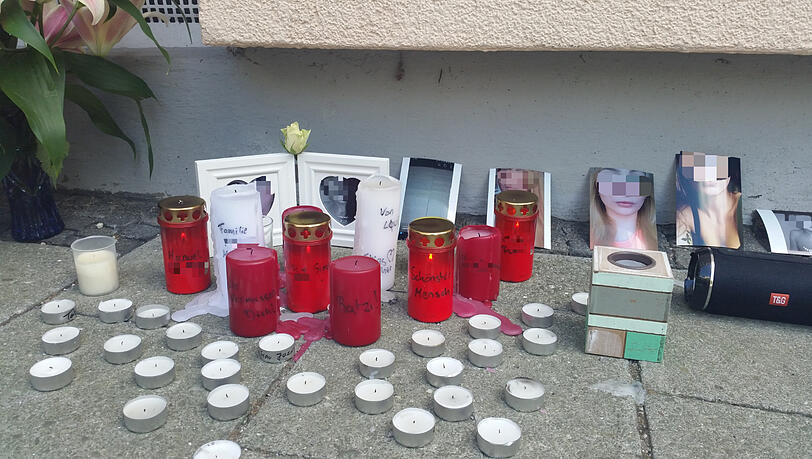 Trauer um Dominica C. - Freunde und Nachbarn haben Kerzen, Blumen und Fotos abgestellt. Trauer um Dominica C. - Freunde und Nachbarn haben Kerzen, Blumen und Fotos abgestellt.