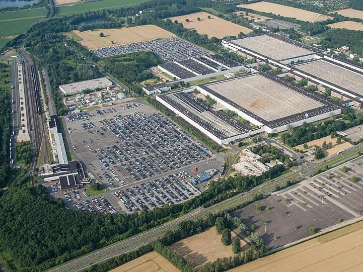 Der VW-Konzern startet in Salzgitter eine Pilotfertigung für eigene Batteriezellen. Außerdem wird dort ein Forschungszentrum eröffnet.