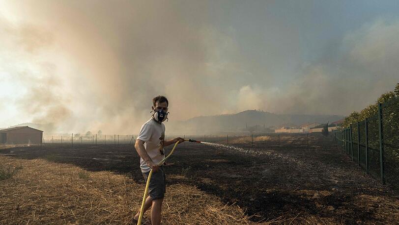 Das Feuer in Südfrankreich breitete sich rapide aus.