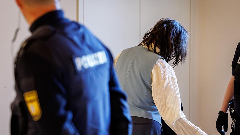 Den beiden Angeklagten wird unter anderem Hausfriedensbruch und N&ouml;tigung vorgeworfen.