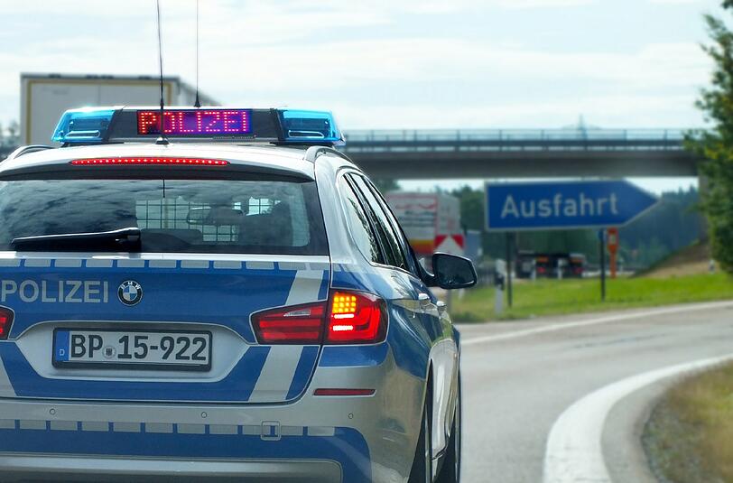 Die Autobahn 8 zwischen München und Salzburg erlebt einen Schleuser Boom: Immer wieder gehen der Polizei Autos mit illegalen Einwanderern ins Netz.