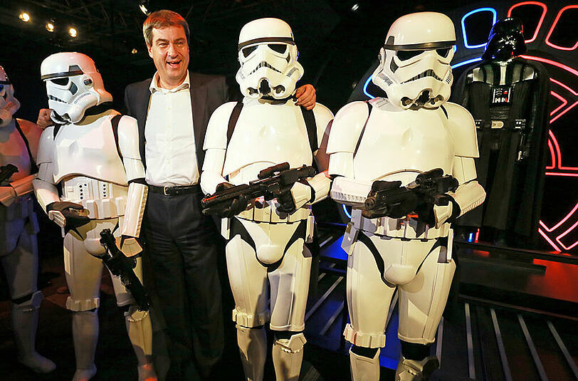Allein unter Sturmtruppen: Die Bilder von Markus Söders Auftritt in der Ausstellung "Star Wars - Identities".