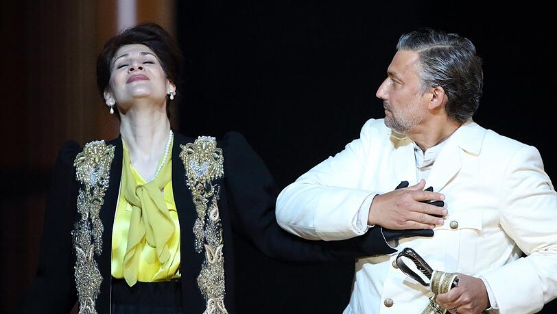 Anja Harteros und Jonas Kaufmann in Krzystof Warlikowskis Inszenierung von Wagners "Tristan und Isolde" im Nationaltheater. Anja Harteros und Jonas Kaufmann in Krzystof Warlikowskis Inszenierung von Wagners "Tristan und Isolde" im Nationaltheater.