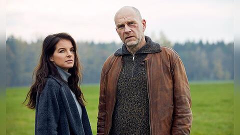 In "Wolfsland - Das schwarze Herz" ermitteln Burkhard "Butsch" Schulz (Götz Schubert) und Viola Delbrück (Yvonne Catterfeld).