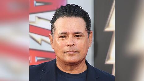 Ärger für Raymond Cruz.