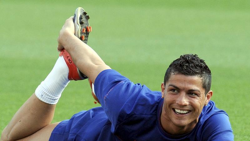 Der Transfer von Cristiano Ronaldo zu Real Madrid ist endgültig perfekt. Der Transfer von Cristiano Ronaldo zu Real Madrid ist endgültig perfekt.