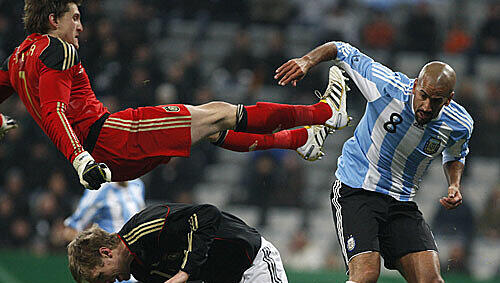 Rene Adler, Per Mertesacker und Juan Sebastian Veron Rene Adler, Per Mertesacker und Juan Sebastian Veron