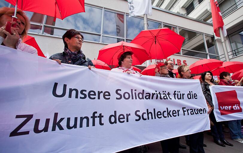 ... sind am Dienstag in Ulm die Gläubiger der insolventen Drogeriekette Schlecker
zu ihrer Versammlung zusammengekommen.