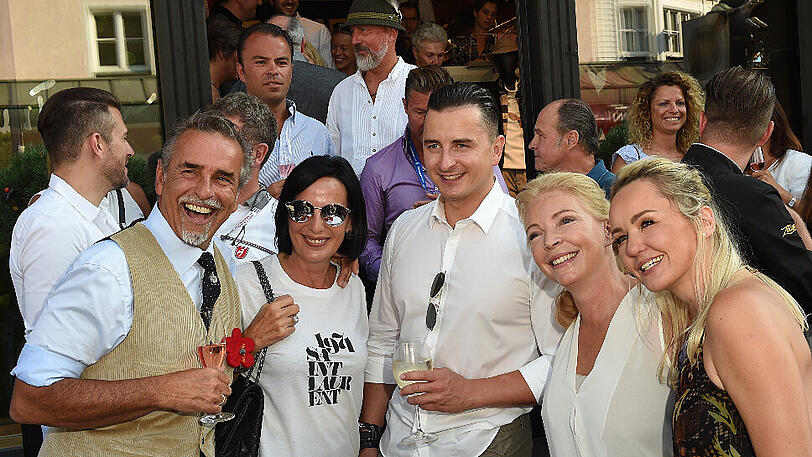 Michi Klemera und Andreas Gabalier mit Gästen beim Luis_Trenker Store Opening in Kitzbühel.