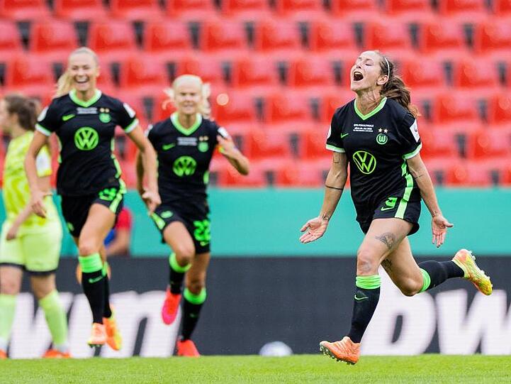 Anna Blässe (r) sorgte nach dem Seitenwechsel für das 2:2 für den VfL.