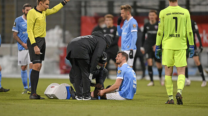 Erneuter Rückschlag für Löwen-Dauerbrenner Quirin Moll. Der Mittelfeldspieler fällt monatelang aus.