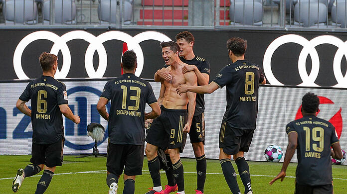 Robert Lewandowski schnappt sich beim 5:2-Sieg gegen Augsburg den alleinigen Bundesliga-Rekord