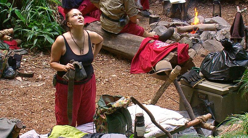 Allegra: &bdquo;Du, es ist okay. Wir passen in ein Dirndl und haben was zu zeigen.&ldquo; Allegra wendet sich zu Olivia: &bdquo;Du hast mich so gestärkt&hellip;&ldquo; und wünscht auch Patrick alles Gute. Dann kommt Joey an die Reihe: &bdquo;Wir sind uns sehr ähnlich, deshalb verstehe ich dich.&ldquo; Joey: &bdquo;Ruf mich an, wie du es versprochen hast. Nicht für mich, sondern für meine Freundin.&ldquo; Allegra: &bdquo;Ja, natürlich, wir sehen uns.&ldquo; Joey: &bdquo;Wenn du wirklich ernst bist zu den Zuschauern und sagst: `Ich will nicht mehr, dann lassen sie dich auch gehen.&ldquo; Allegra: &bdquo;Es war so wunderbar.&ldquo;