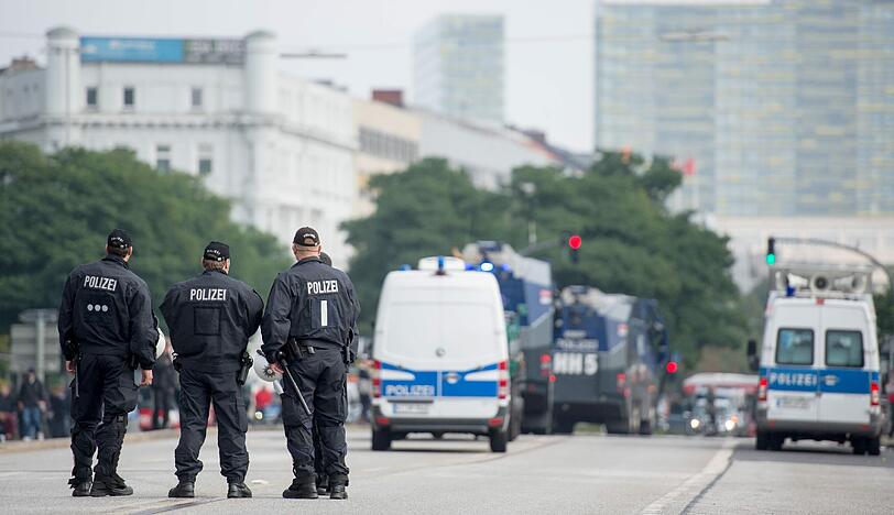 Bei Protesten gegen Rechts kam es am Samstag in Hamburg zu Ausschreitungen!