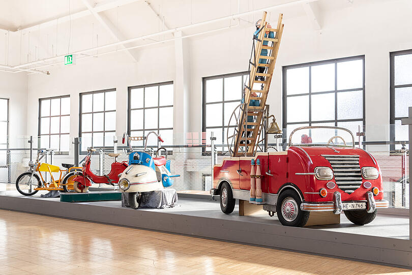 Futurismus im Kinderkarussell: Feuerwehrauto von 1950.