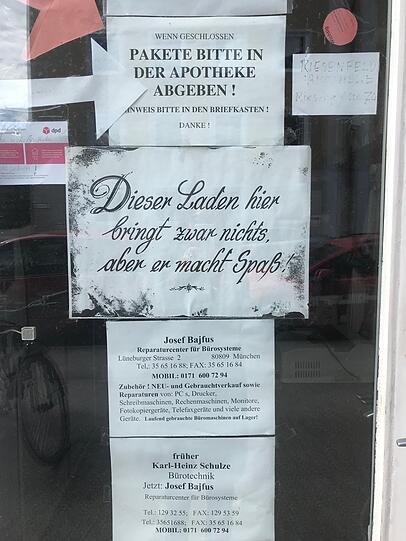 Hängt in der Tür - und ist ernstgemeint vom Werkstattchef.