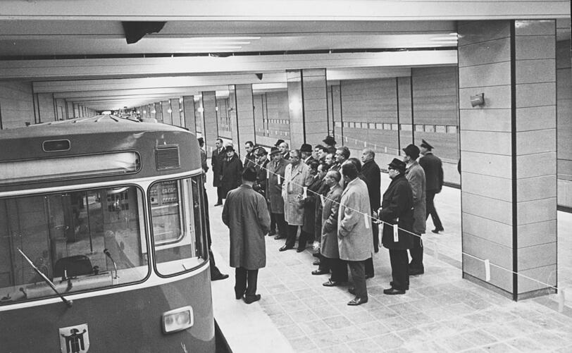 1967 kommen die ersten Prototypen auf die Schiene. Drei Jahre später gehen die A-Wagen in Serienproduktion. 1967 kommen die ersten Prototypen auf die Schiene. Drei Jahre später gehen die A-Wagen in Serienproduktion.