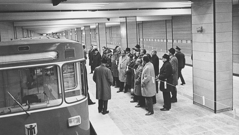 1967 kommen die ersten Prototypen auf die Schiene. Drei Jahre später gehen die A-Wagen in Serienproduktion. 1967 kommen die ersten Prototypen auf die Schiene. Drei Jahre später gehen die A-Wagen in Serienproduktion.
