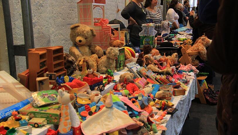 Kuschelbären, Kinderbücher: All das gibt es auf dem Kinderflohmarkt. Kuschelbären, Kinderbücher: All das gibt es auf dem Kinderflohmarkt.