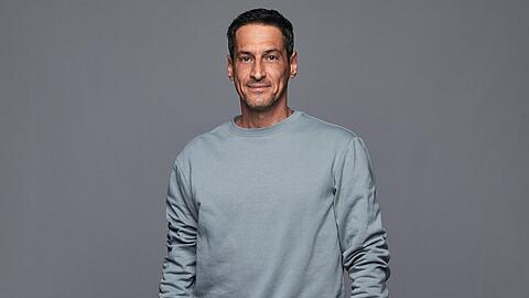 LOL war das letzte TV-Projekt von Mirco Nontschew. Kurze Zeit später starb er mit nur 52 Jahren.